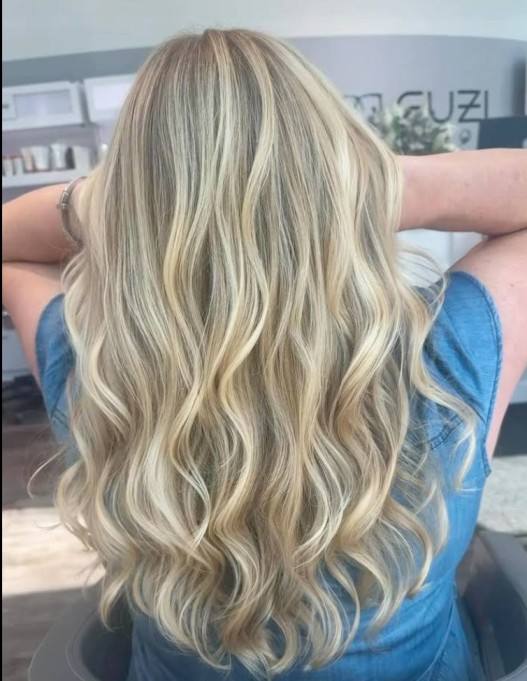 Long blonde balayage waves, finished styling result
